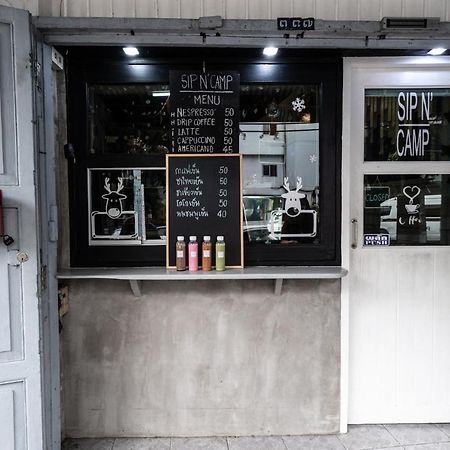 Sip N' Camp Hostel Bangkok Bagian luar foto