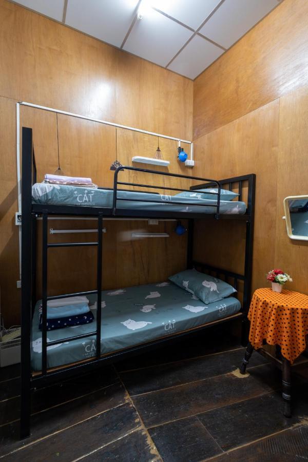Sip N' Camp Hostel Bangkok Bagian luar foto