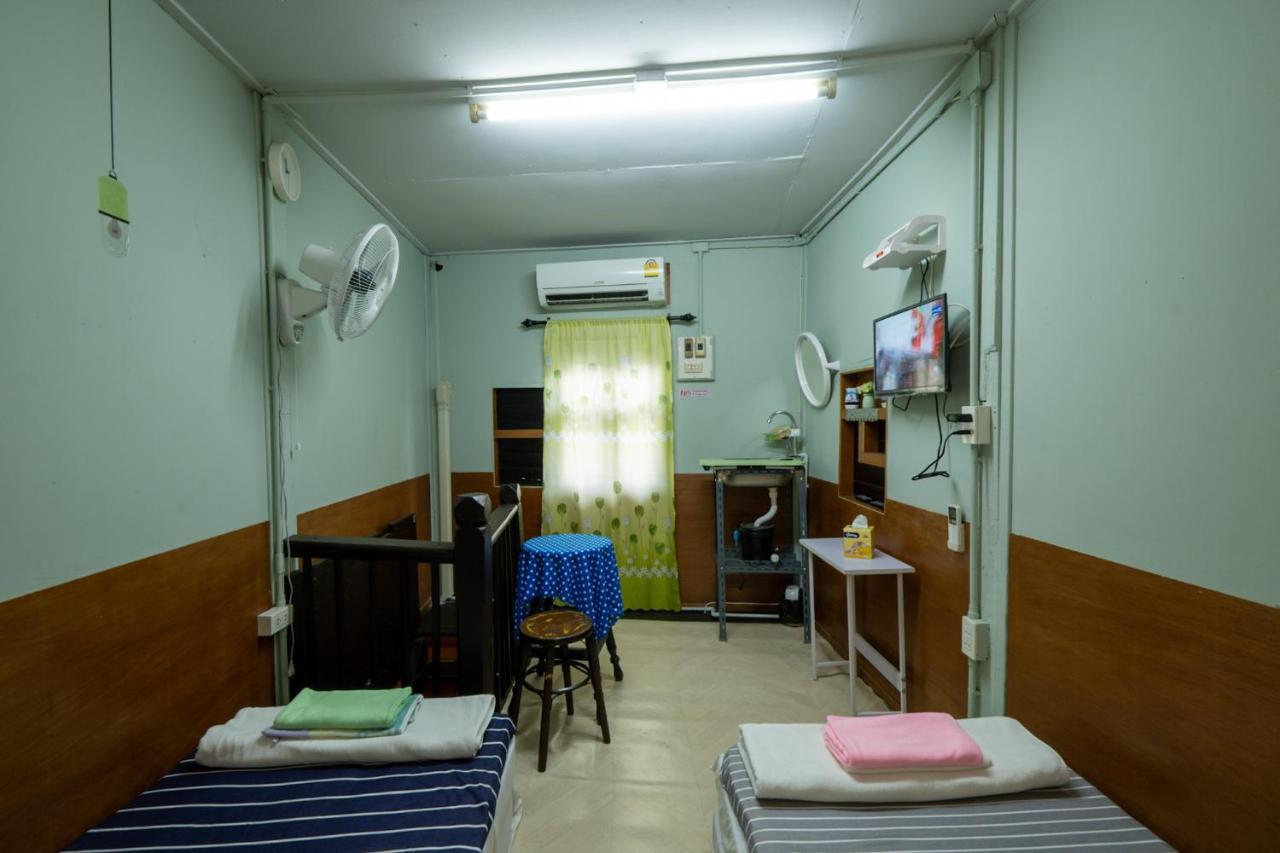 Sip N' Camp Hostel Bangkok Bagian luar foto