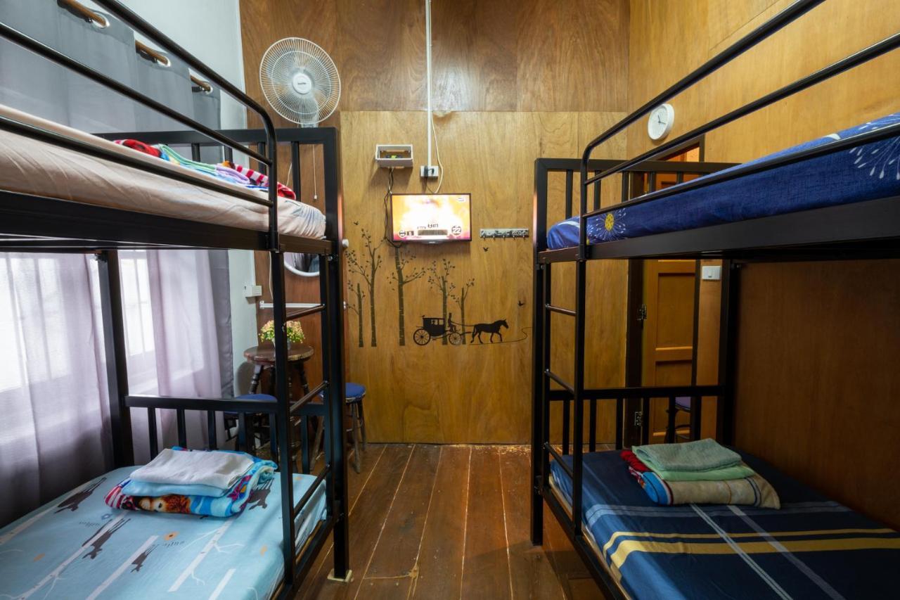Sip N' Camp Hostel Bangkok Bagian luar foto