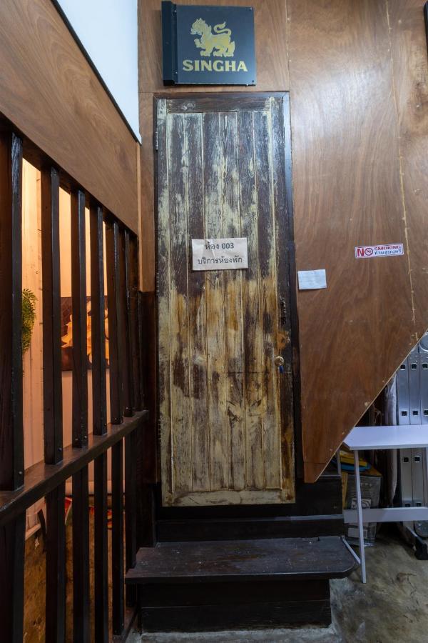 Sip N' Camp Hostel Bangkok Bagian luar foto