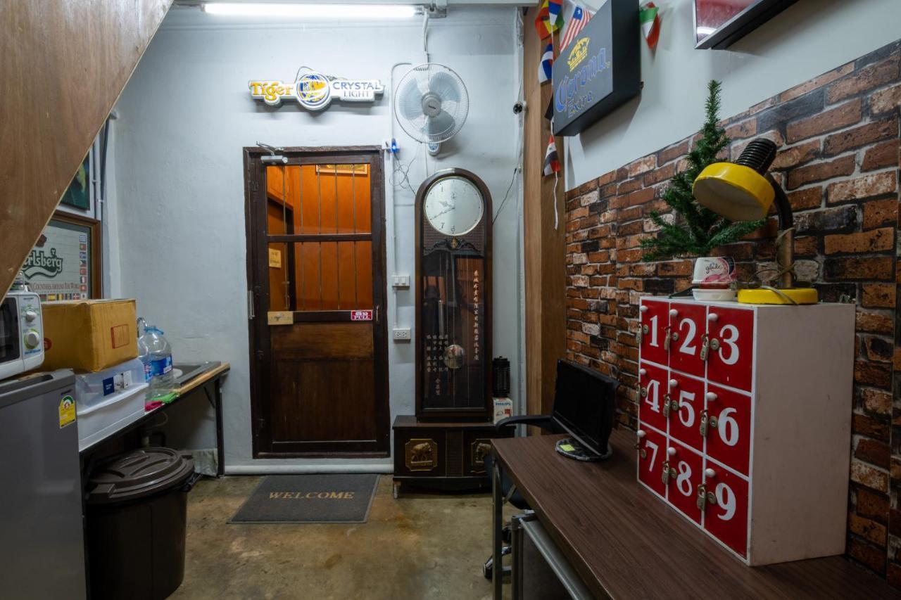 Sip N' Camp Hostel Bangkok Bagian luar foto