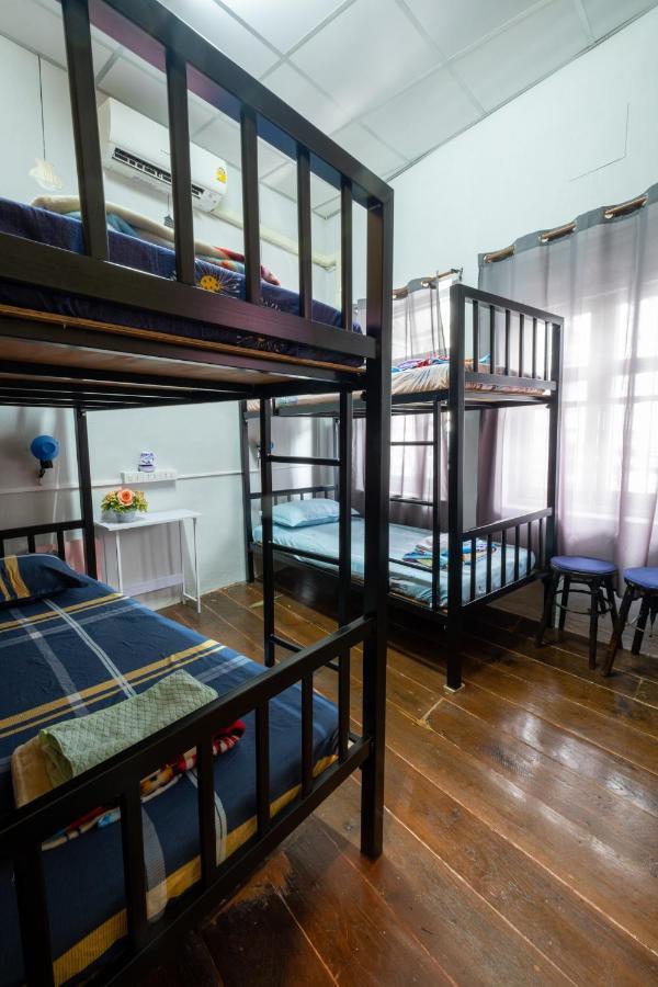 Sip N' Camp Hostel Bangkok Bagian luar foto