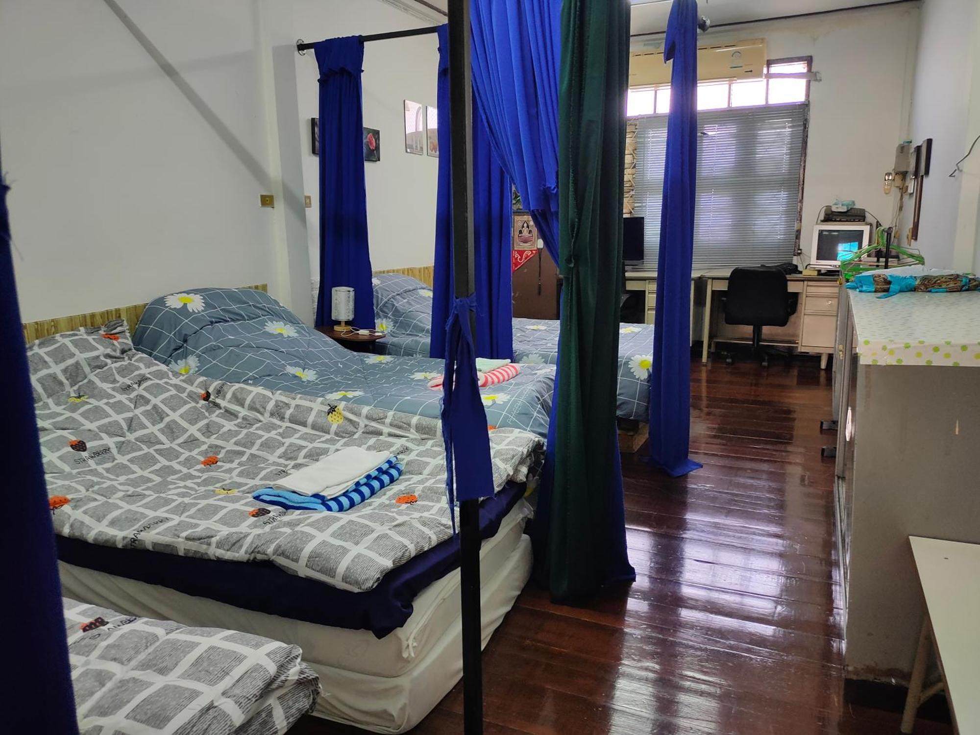 Sip N' Camp Hostel Bangkok Bagian luar foto
