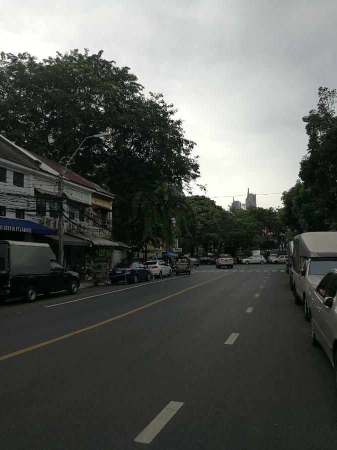 Sip N' Camp Hostel Bangkok Bagian luar foto