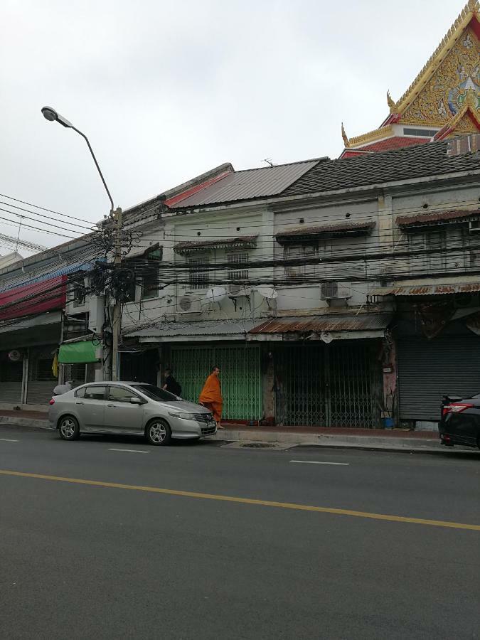 Sip N' Camp Hostel Bangkok Bagian luar foto